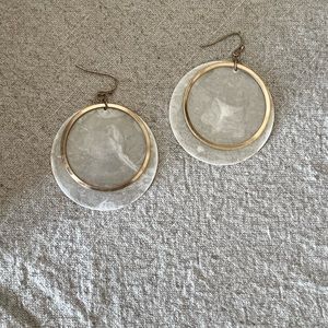 Shell earrings : perfect for summer outfits